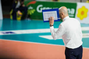 indicazioni da parte di coach Falabella Paolo per i suoi (Geosat Geovertical Lagonegro)