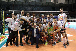 Sora festeggia a fine partita