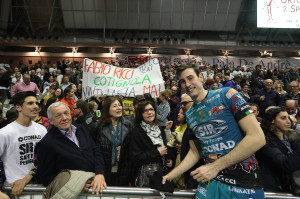 A fine partita Ricci festeggia con un gruppo di tifosi di Cotignola (RA) 
