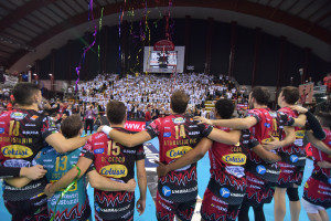 Perugia festeggia la vittoria con la curva