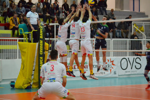 muro a tre della Pag Volley Taviano