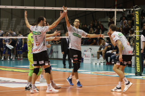 I giocatori di Padova esultano a fine partita