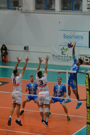 Kaio Ribeiro contro il muro a 2 
