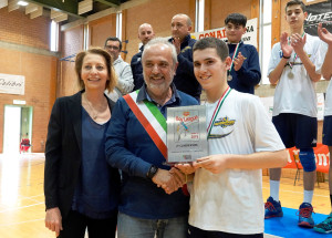 La targa per il 2° posto della Materdominivolley.it Castellana Grotte