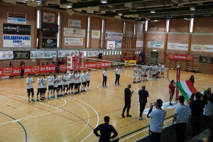 Le finaliste schierate in campo