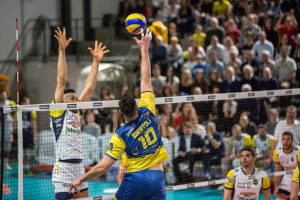 schiacciata Bertoli Matteo (Materdominivolley.it Castellana Grotte) muro Padura Diaz Williams (monini)