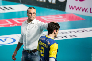 Coach Castellano Maurizio ringrazia Campana Francesco (Materdominivolley.it Castellana Grotte)