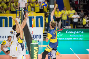 schiaccita PAtriarca (Materdominivolley.it Castellana Grotte) muro a due monini