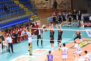 Attacco dello schiacciatore Stefano Ferri - GoldenPlast Potenza Picena