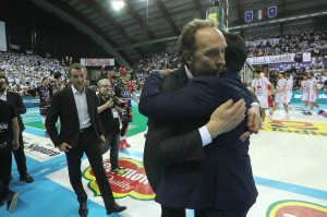 Abbraccio tra gli Allenatori