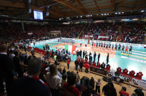 Squadre schierate per l'Inno