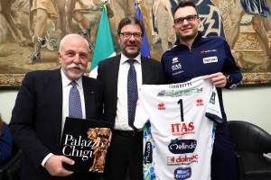 Il Pressidente Mosna, l'on. Giancarlo Giorgetti e Lorenzo Codarin
