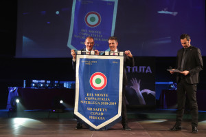 Gino Sirci (Sir Safety Conad Perugia) premiato per il trofeo Coppa Italia