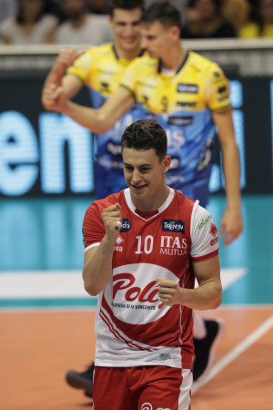 Grebennikov esulta