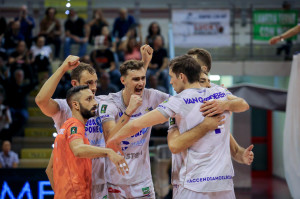 Esultanza top volley Latina