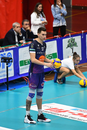 Yuri Roman&ograve; servizio