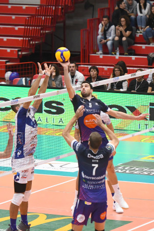 Marco Falaschi a una mano per Gitto