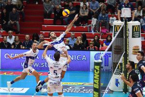 Roberti Festi in attacco