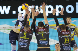 Muro Cucine Lube Civitanova su attacco di Zaytsev (Modena) 