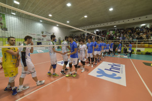 Saluto finale sotto rete
