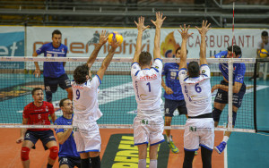si combatte a rete (foto A. Nigro)