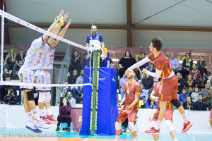 Attacco Rossi su muro avversario