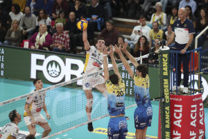 Asparuhov in attacco