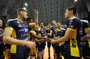 I giocatori di Modena esultano a fine partita