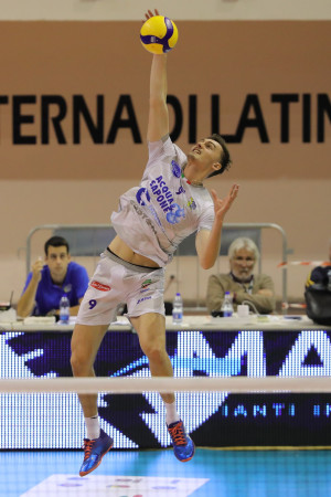 patry top volley latina