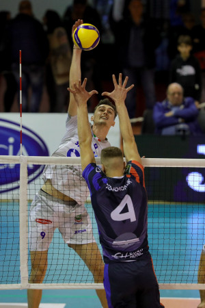 patry jean top voley latina