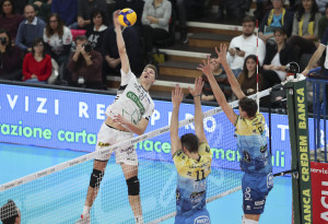 Burnes in attacco
