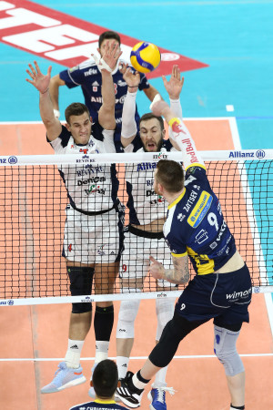 MURO DI MILANO SU ZAYTSEV
