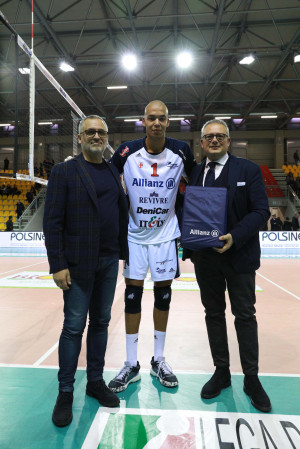 Premiazionze MVP Abdel-Aziz