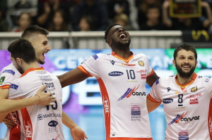 I giocatori di Ravenna esultano a fine partita