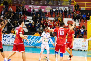dopo aver vinto il secondo set euforia Goenergy (foto A. Nigro)