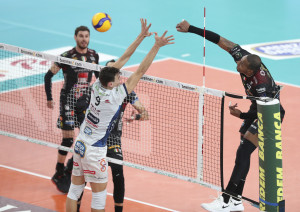 Leal in attacco
