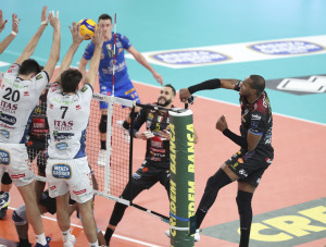 Leal in attacco