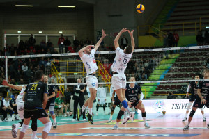 Spirito palleggia dietro