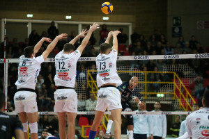 Muro a tre Verona su Abdel Aziz