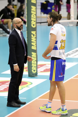 Coach Totire parla con Bellei