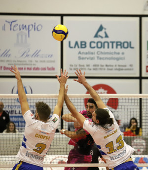 Luisetto contro muro a dure