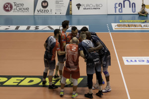 Ingresso in campo e saluto Gibam Fano