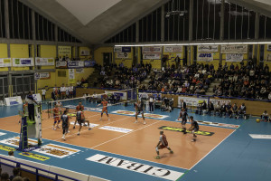 Squadre in campo e pubblico Palas Allende