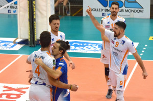 VBC Synergy esulta dopo un punto combattuto