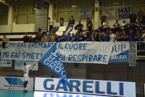 L'Hagar Group esulta dopo la vittoria