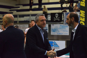 Saluto degli allenatori a fine partita