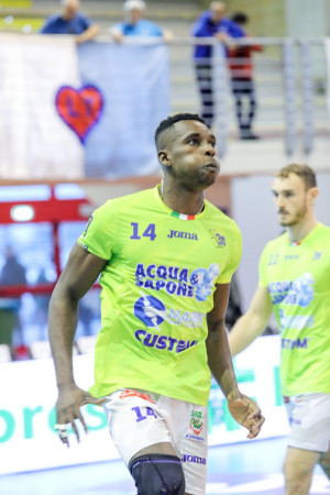ONWUELO SAMUEL TOP VOLLEY