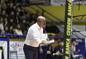 Coach Lorizio da indicazioni durante la partita