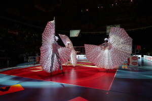 Le farfalle illuminano l'Unipol Arena