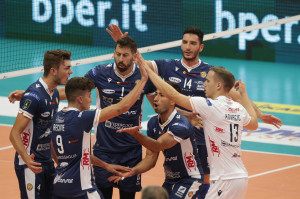 I giocatori di Ravenna esultano a fine partita
